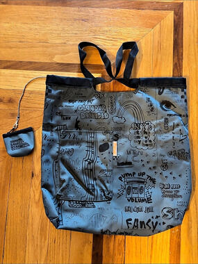 Parcel Y2K graffiti-print rip-proof tote bag